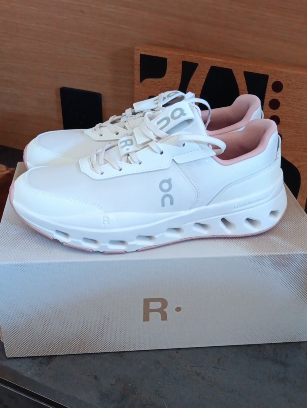 On Cloud THE ROGER Wilcarrd Women’s Sneakers